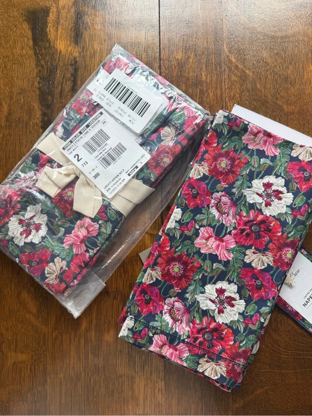 NWT J. Crew x Liberty Floral Napkin Set in Navy, Pink & Red Floral, Set of 8 - Picture 2 of 5